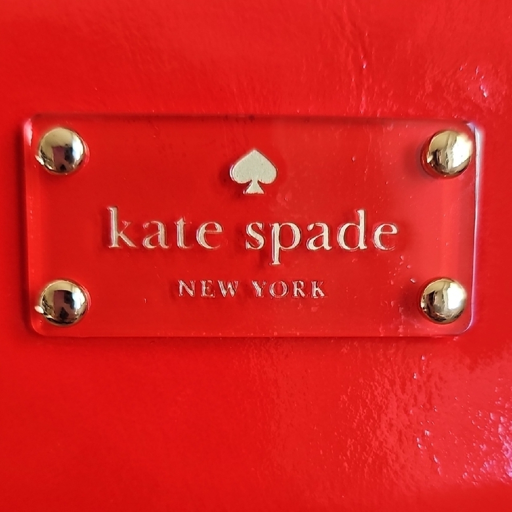 Kate Spade NWOT Fanfare Brette Scarlet Liquid Patent 2-Way Bag Storybook Lining - Picture 4 of 13